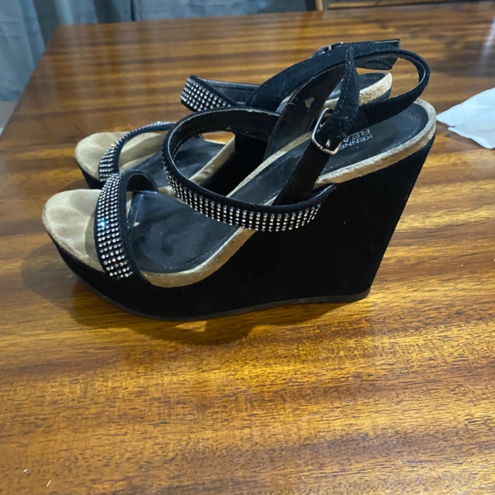 Sandals - Picture 2 of 5